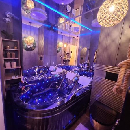 Warszawa Wola Wyjatkowe Studio Z Jacuzzi, Sauna I Fotelem Do Masazu - Exceptional Studio In Warsaw With Jacuzzi, Sauna And Massage Chair Екстериор снимка